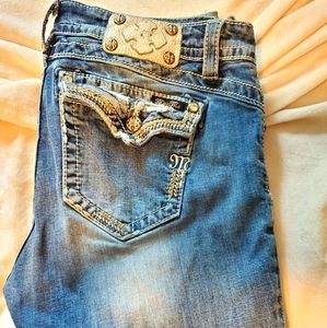 Miss Me cropped mid rise size 32 curvy jeans